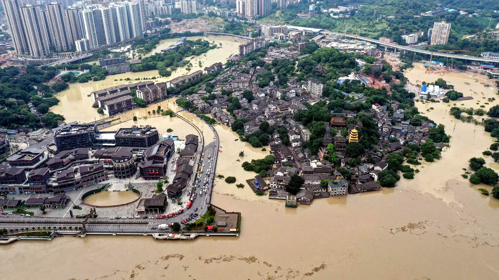 Hommages à un bénévole décédé lors des inondations en Chine