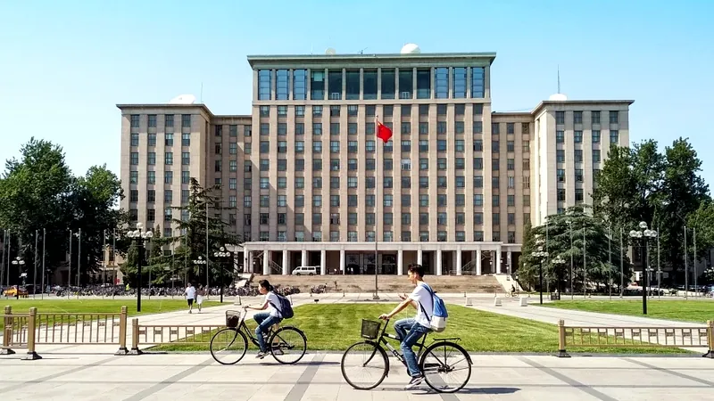 Universités chinoises classement international : Tsinghua mène, Pékin résiste, le système change d’échelle
