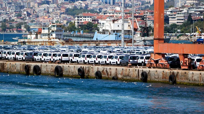 Exportations automobiles chinoises Europe, une poussée qui change de forme plus qu’elle ne s’arrête
