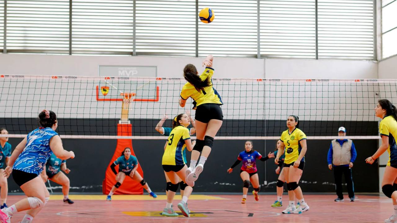 La Chine brille lors du tournoi de volleyball à Hong Kong